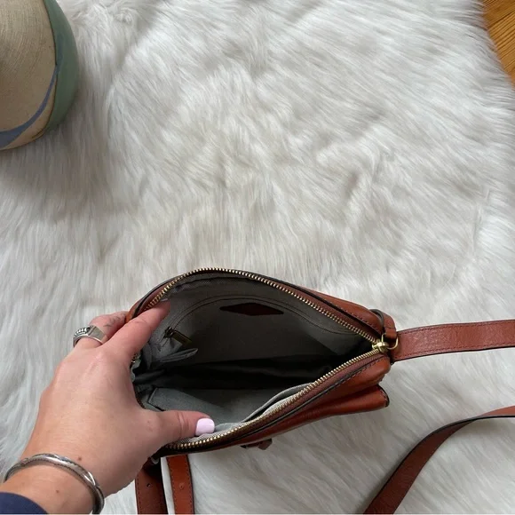 LIKE NEW Fossil Mila crossbody leather bag - Picture 13 of 13